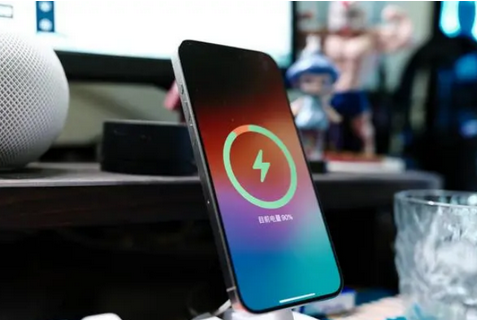 云浮苹果15换屏服务分享用什么充电器给iPhone15充电更好 